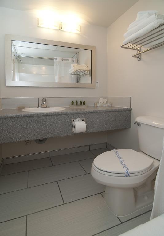 The View Hotel Fort Saint James Room photo